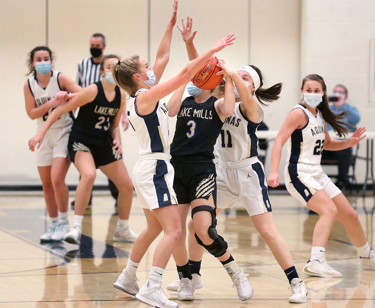 December 28: Lake Mills vs Aquinas